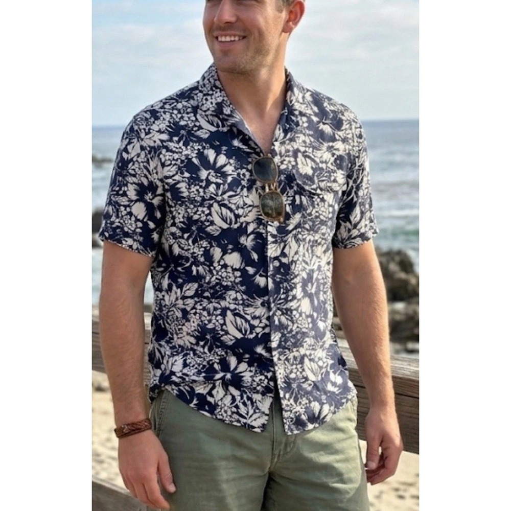Faherty Mens Medium Blue Floral Short Sleeve Bali Camp Shirt NWT Beach Coastal